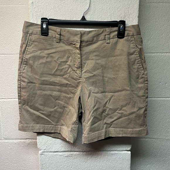 Lands' End Women's Khaki Shorts. Size 10 - Picture 1 of 4